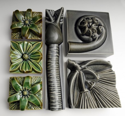 Composition Nikau Longbox  Soda Grey and Soda Green Square Flowers